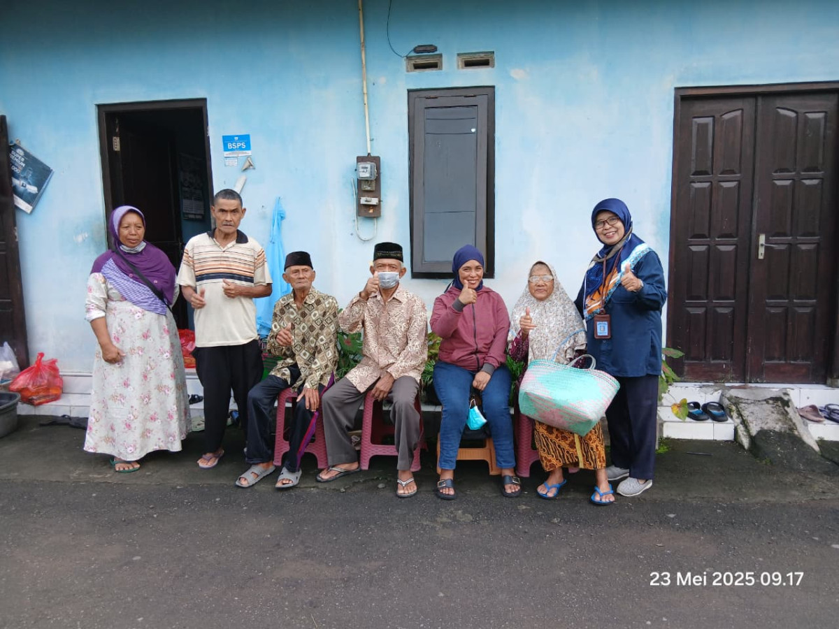 Pendamping kalurahan umbulmartani membagikan paket sembako