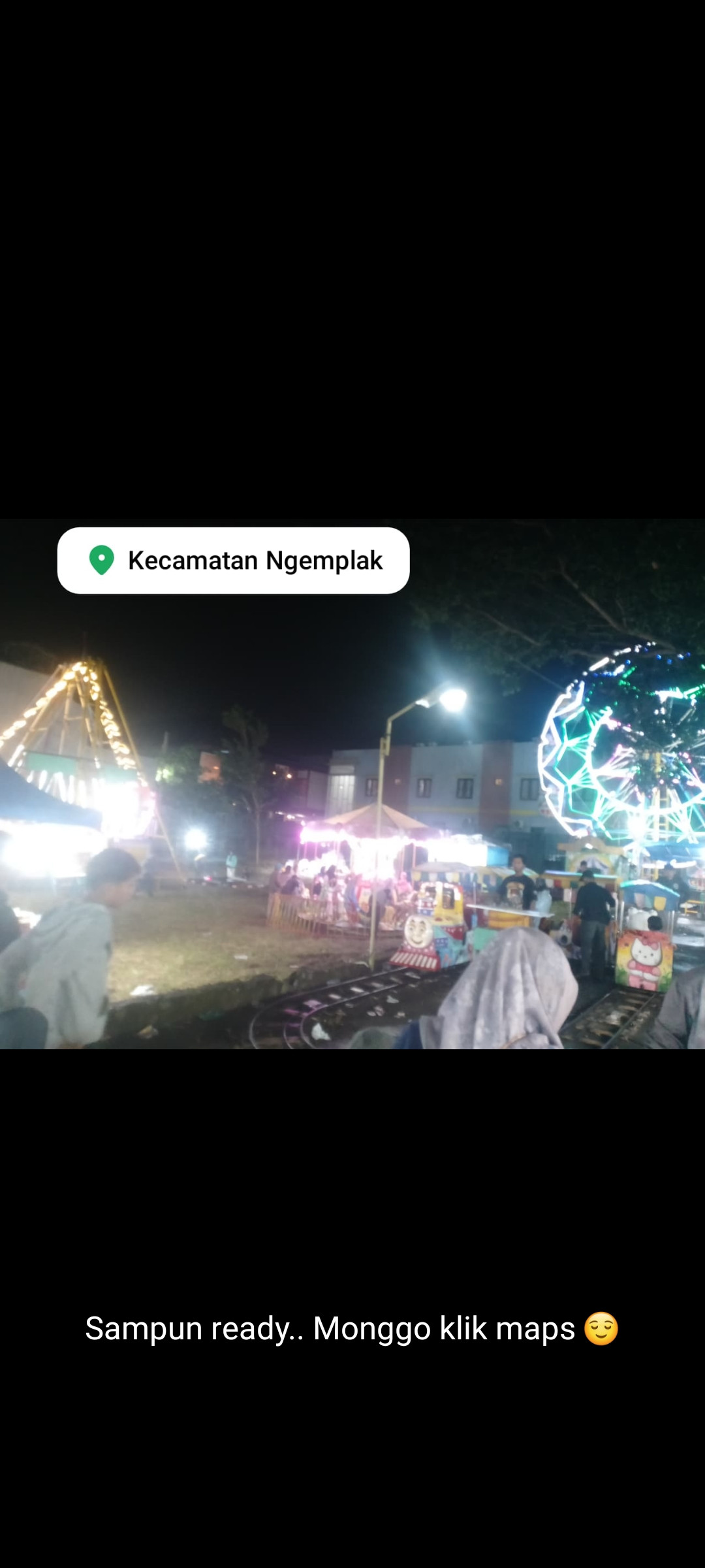 Warga kopatan menghadiri hiburan rakyat pasar malam di krawitan