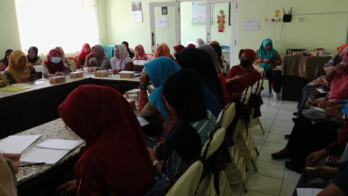 Ibu Dukuh Degolan menghadiri Rakor Dipuskesmas