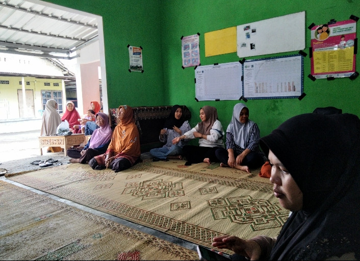 Warga rt 02 padukuhan Dongkelsari ,puntuk menghadiri pertemuan rutin pkk tingkat rt