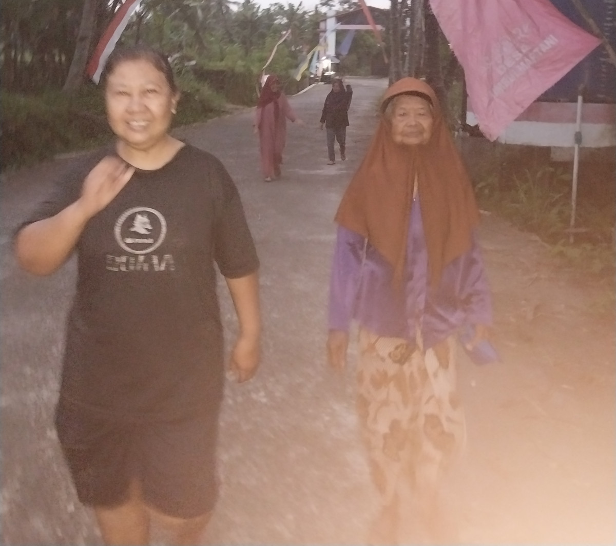 Jalan jalan pagi lansia dsn meced