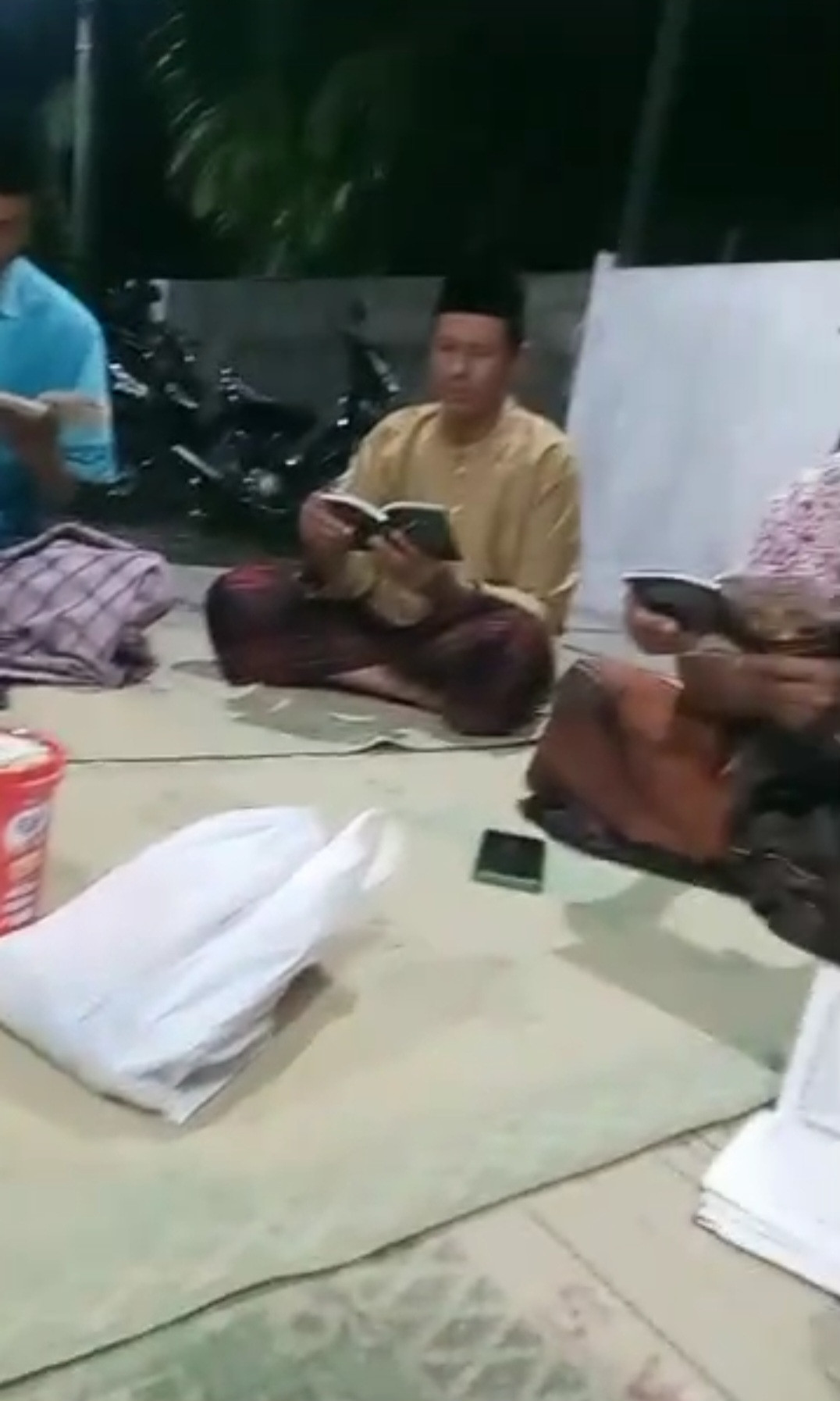 Yasinan rutin malam jumat bapak bapak dsn meces