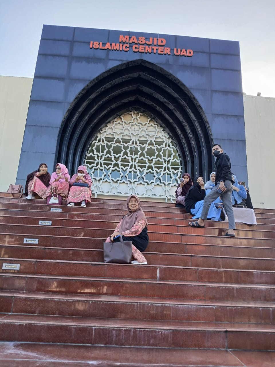 Warga cilikan menyaksikan fim nyai aisyiah ahmad dahlan