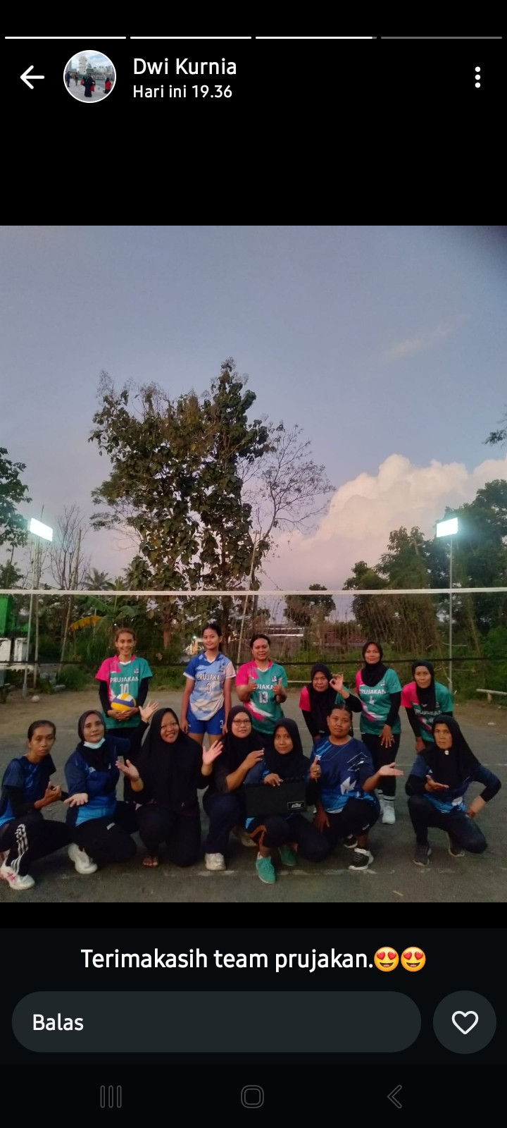 Volly ibu2 ngemplak asem