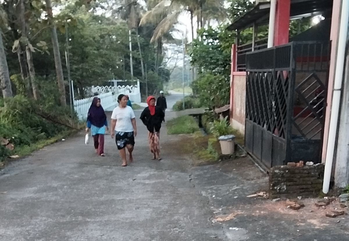 Jalan jalan pagi dsn meces