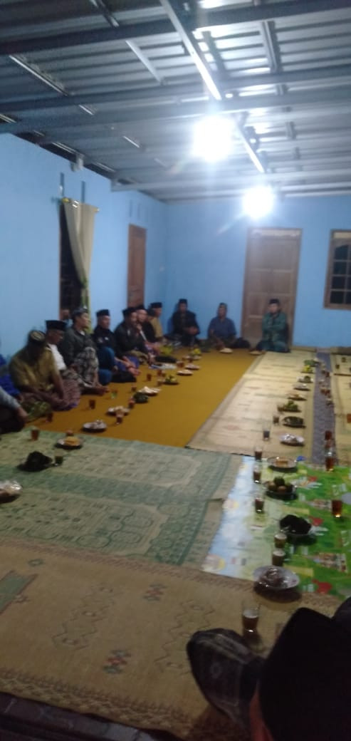 Arisan rutin bapak bapak dusun sapen