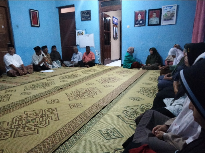 Warga dongkelsari menghadiri rapat persiapan pernikahan mas panji dan mbk nisa