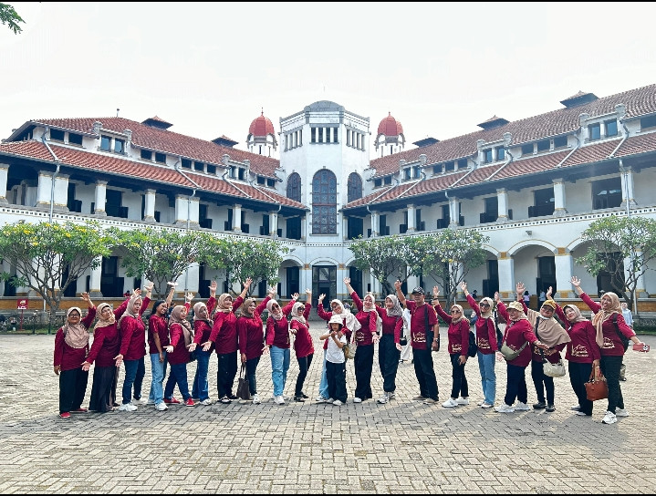 Kader padukuhan dongkelsari ,puntuk mengikuti kegiatan refreshing bersama istri pamong