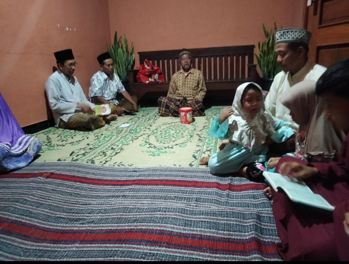 Kader padukuhan dongkelsari,puntuk mengikuti kegiatan rutin yasinan