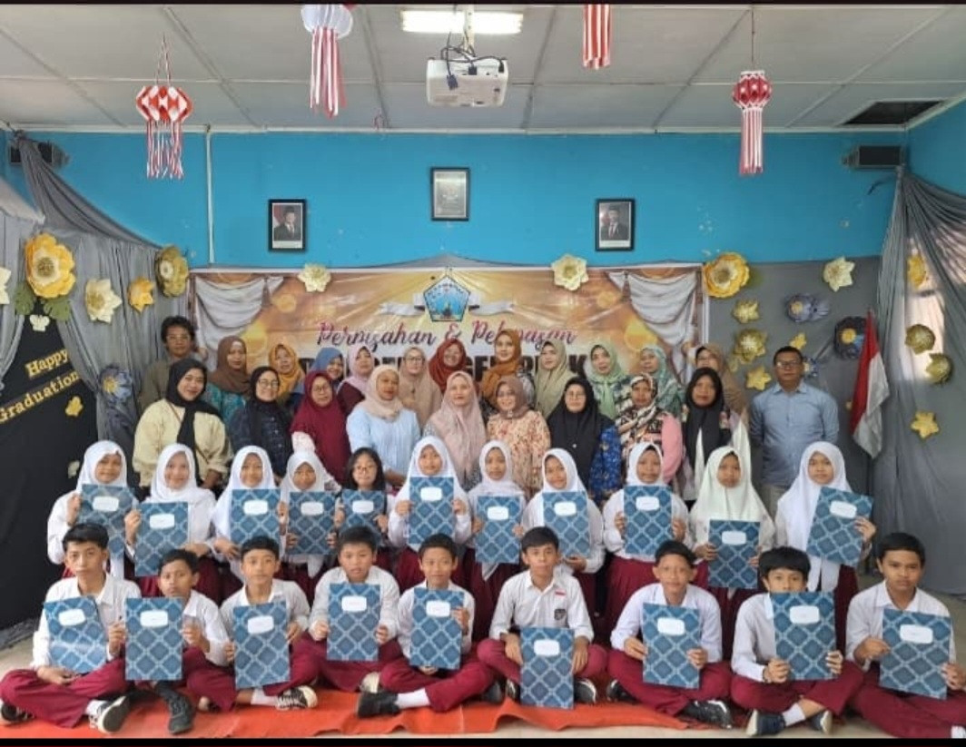 Pelepasan siswa sd  dr dsn meces