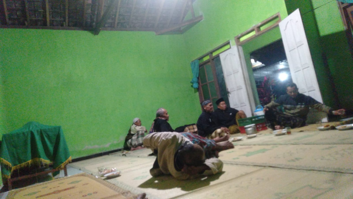 Ronda menunggu jenazah warga dusun sapen