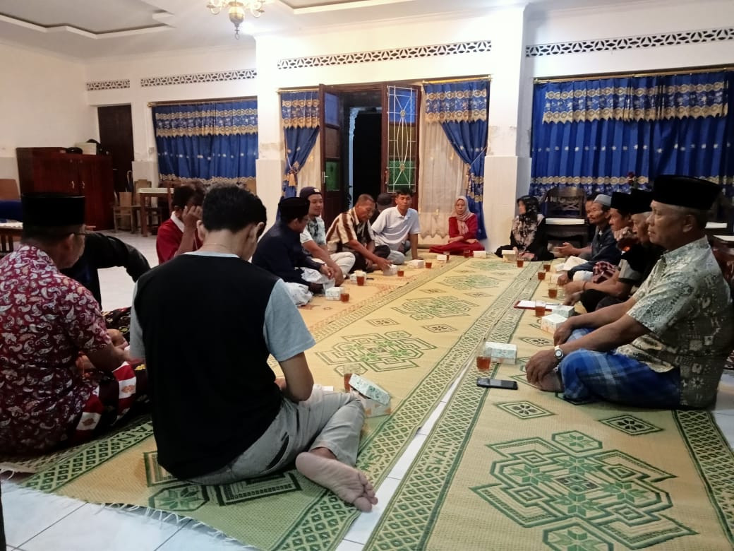 Pertemuan rt 01 dsn meces