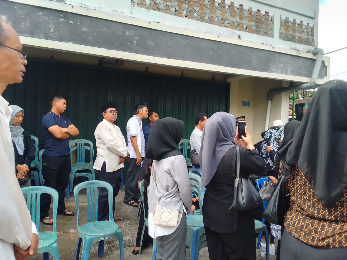 Warga Dusun Degolan Takziah Kekalitirto Berbah Sleman