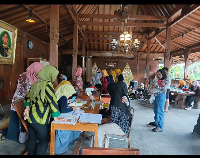 Mendampingi posyandu ILP dusun Grogolan