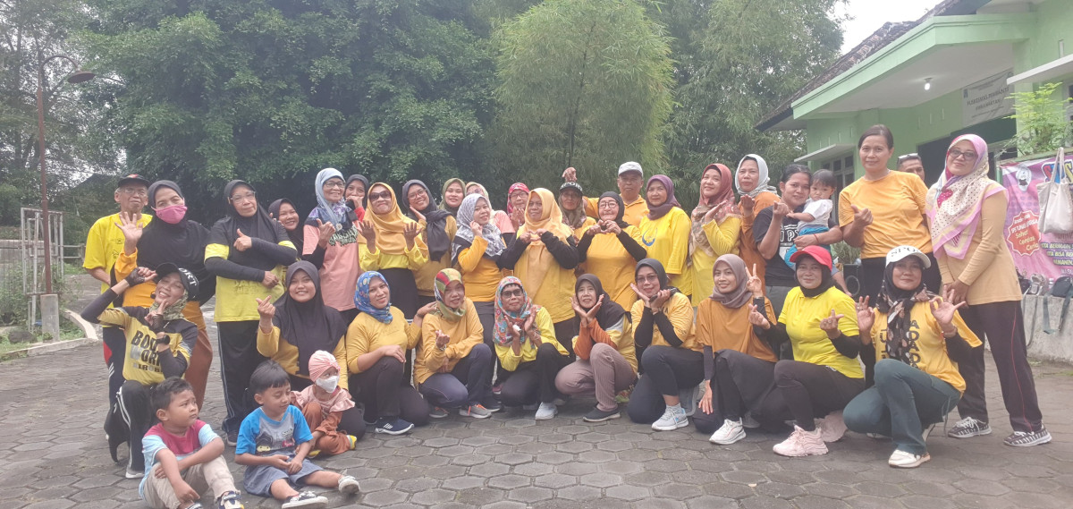 Warga sapen ikut senam minggu pagi indo sehat