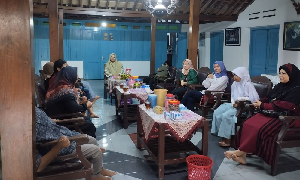 silahturahmi bapak dan ibu dukuh Lodadi Di kediaman bapak Lurah umbulmartani