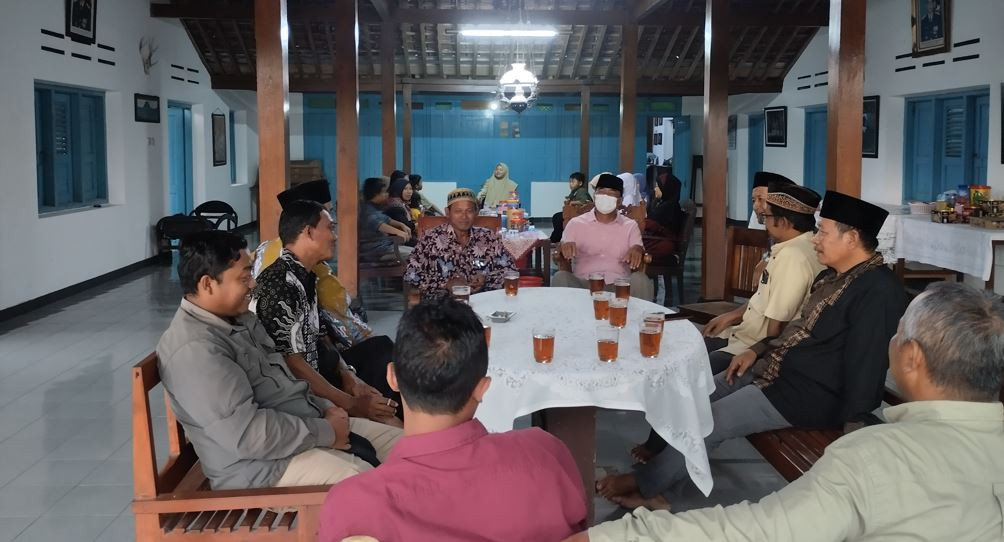 bapak2 berkunjung ke kediaman bapak lurah