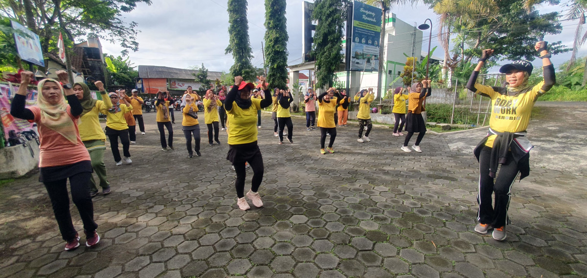 Senam indonesia warga dusun sapen
