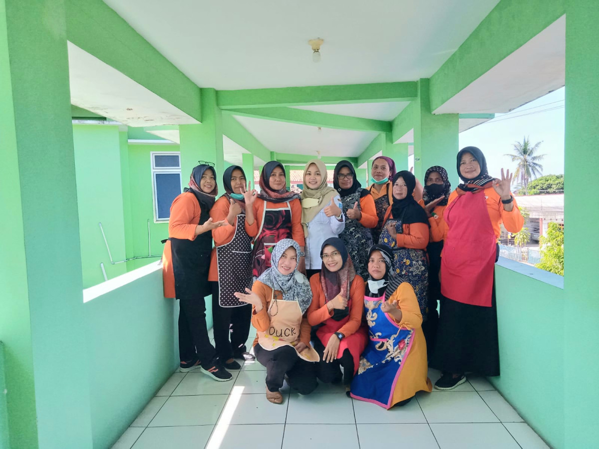 Kader sapen mengikuti praktek PMT lokal