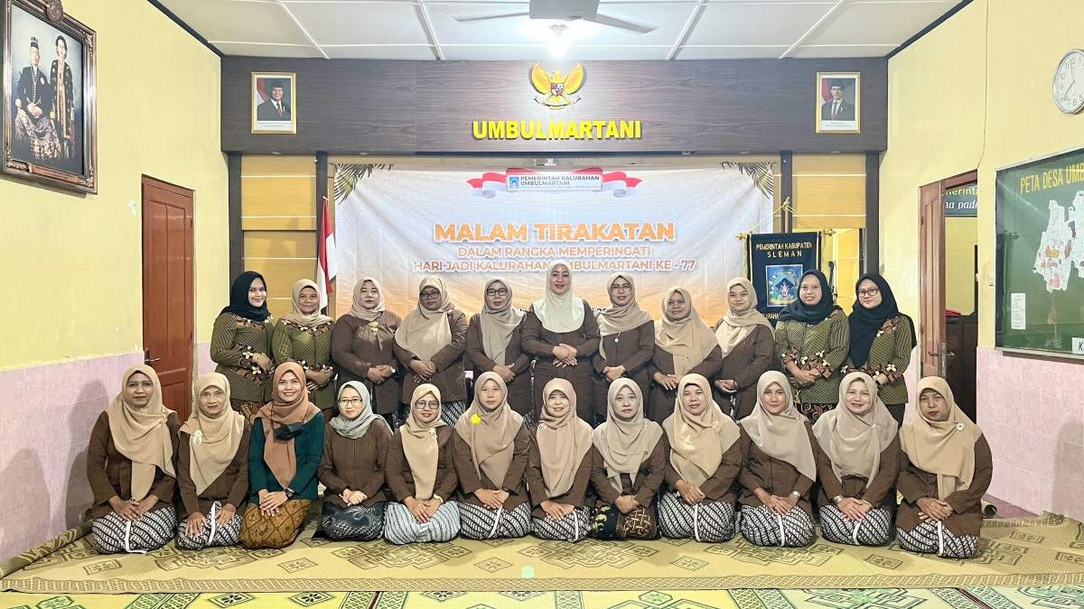 PKK dusun sapen mengikuti malam tirakatan