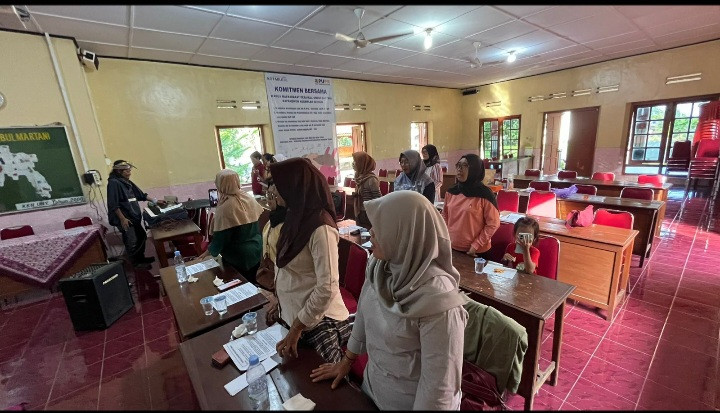 Kader pkk lodadi mengikuti latihan untuk lomba Koor