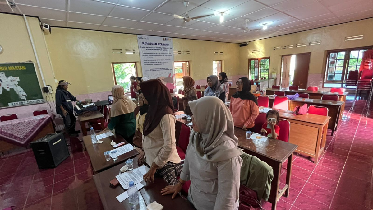 Warga sapen mengikuti latihan koor