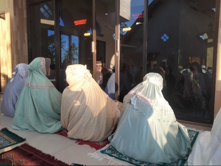 Warga dongkelsari,puntuk melaksanakan sholat idul adha