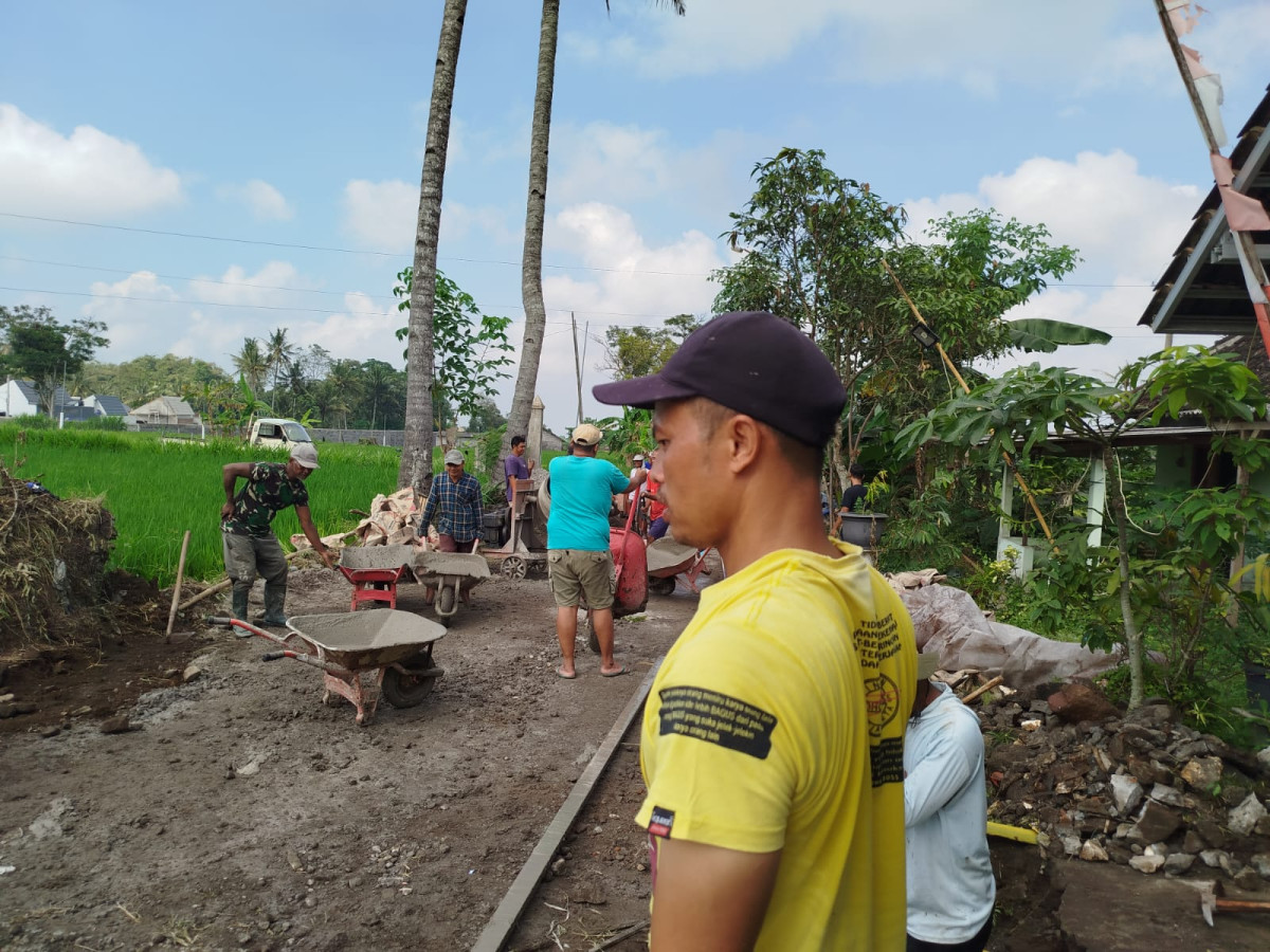 Gotongroyong warga dusun cilikan