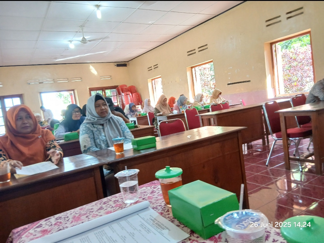 Warga cilikan menghadiri RAT BUMKAL