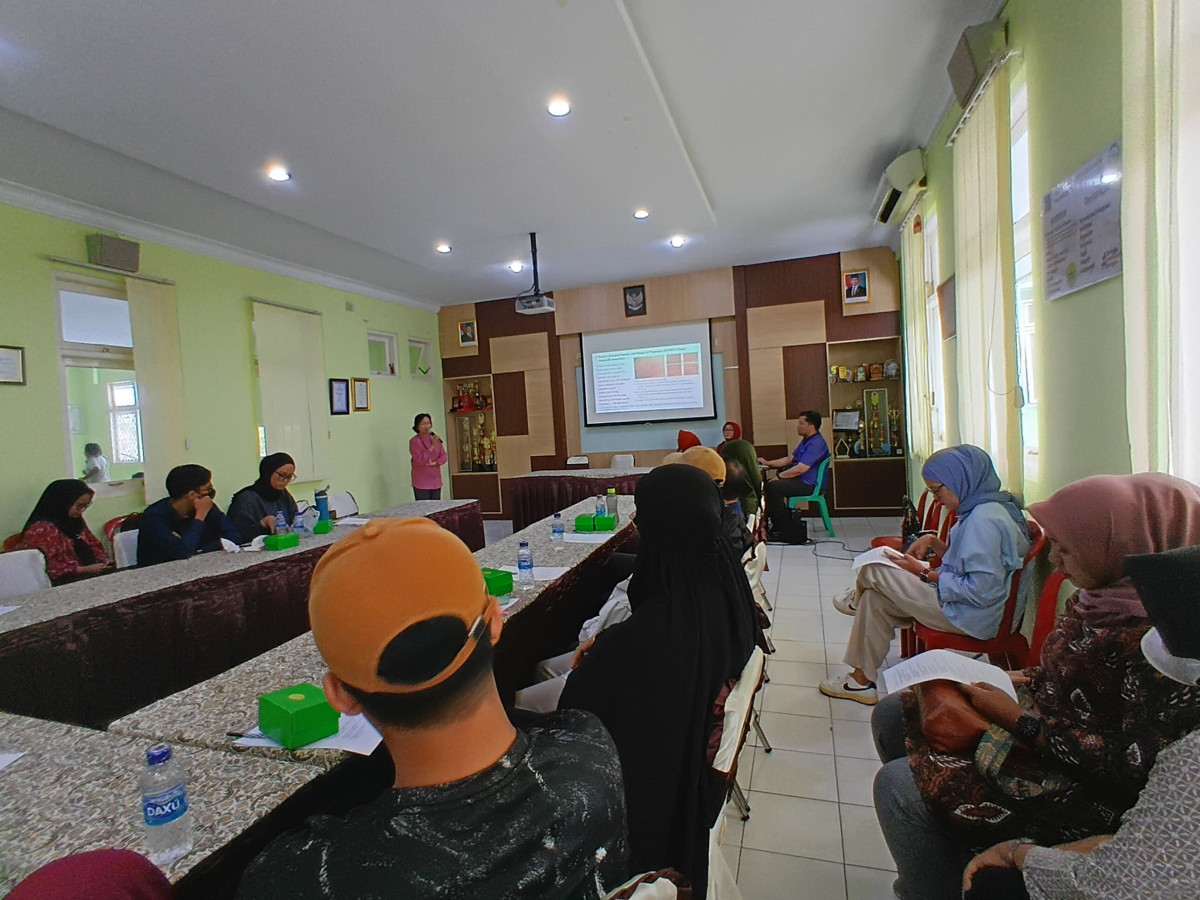 Kader poskesdes umbulmartani menghadiri kelas ayah