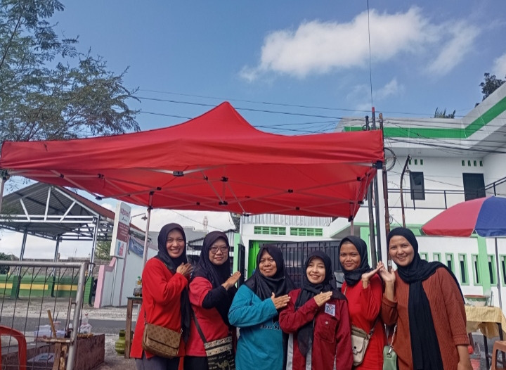 Degolan: Warga Degolan meramaikan program kegiatan kalurahan Umbulmartani, Pasar Srawung