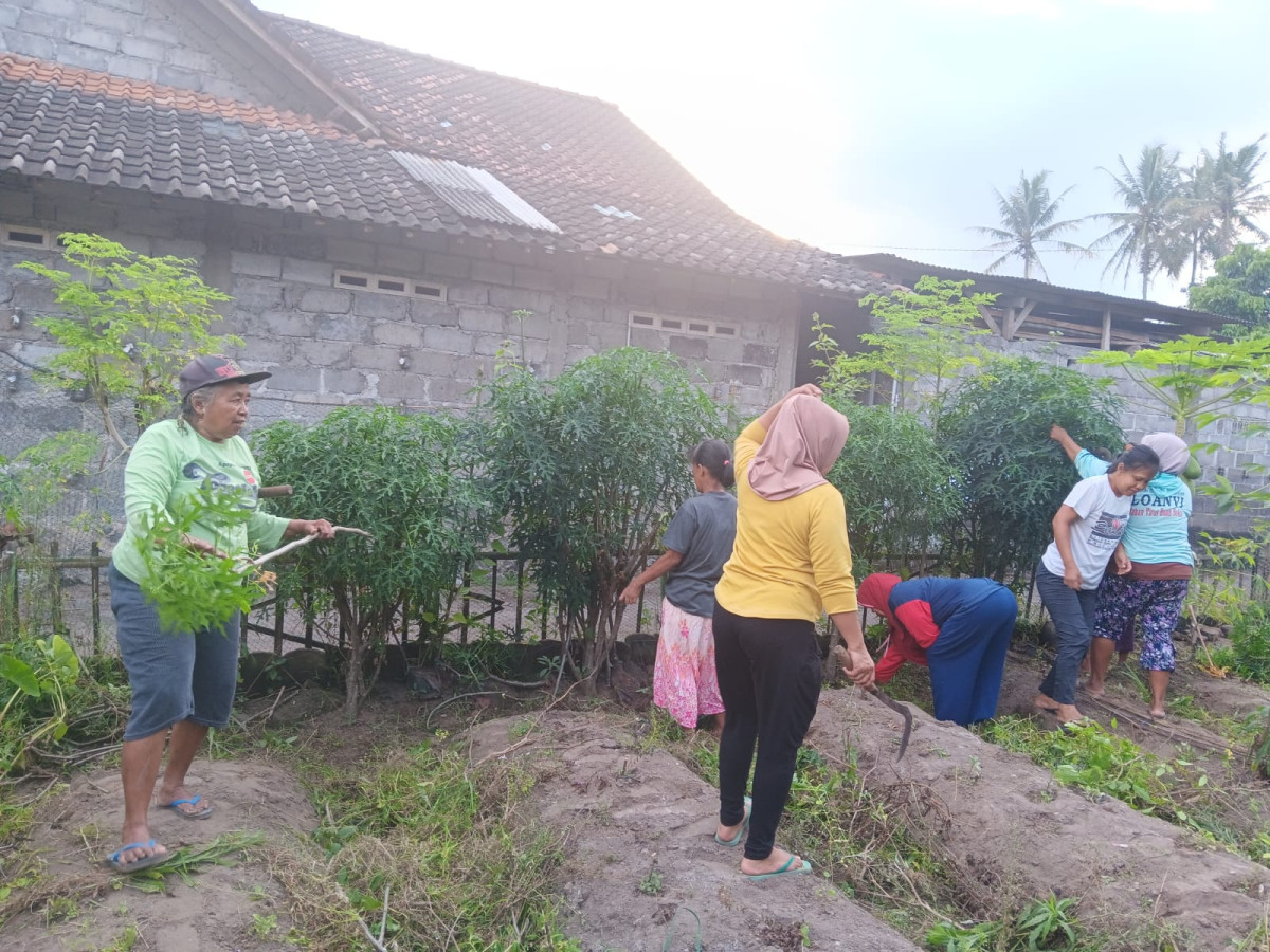 Gotong royong warga dusun sapen