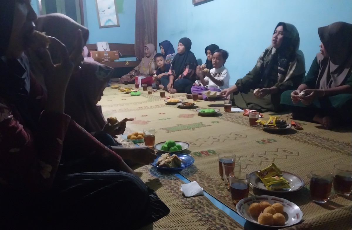 Yasinan rutin tiap mlm jumat rt 03 dsn meces