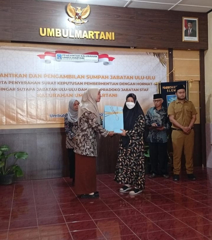 Pemberhentian tugas dengan hormat alm bapak bingar sutapa yang dihadiri dukuh puntuk