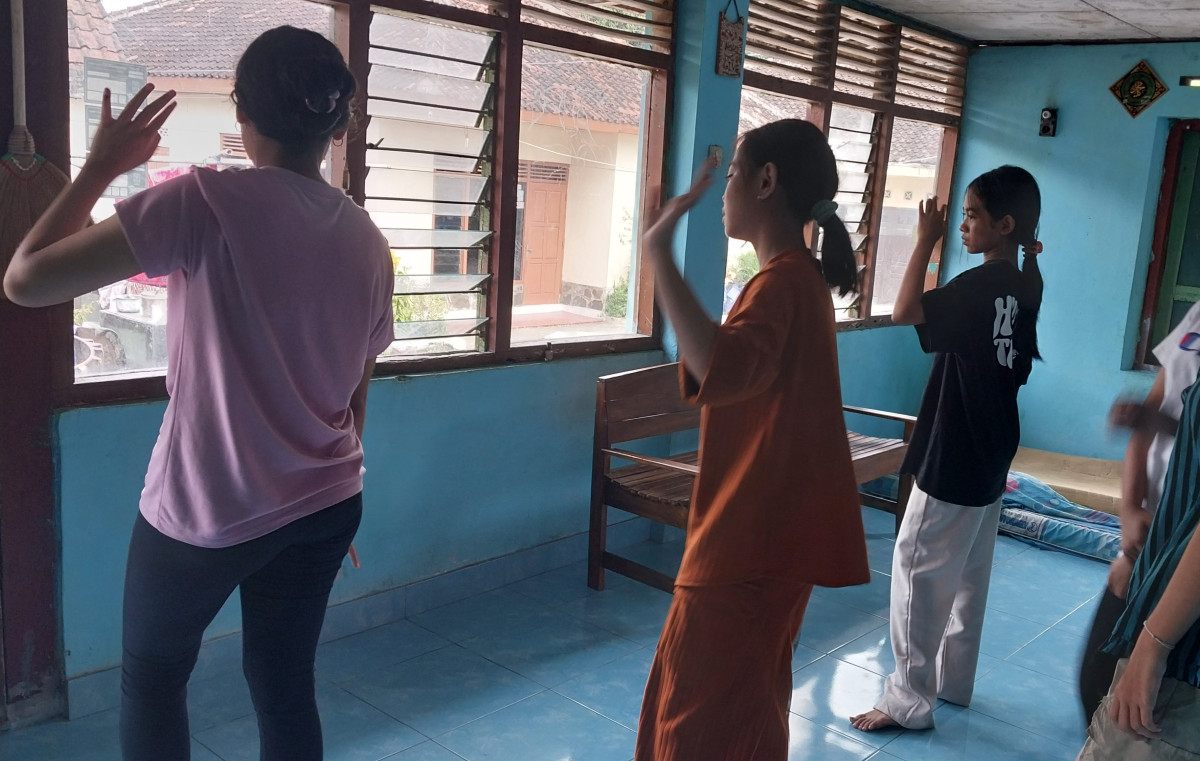 Latihan nari utk 17san dsn meces