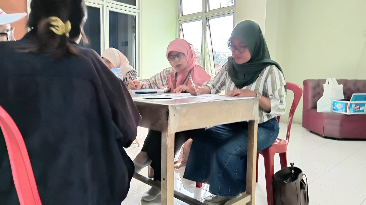 Kader poskesdes umbulmartani membantumpelaksanaan pkat