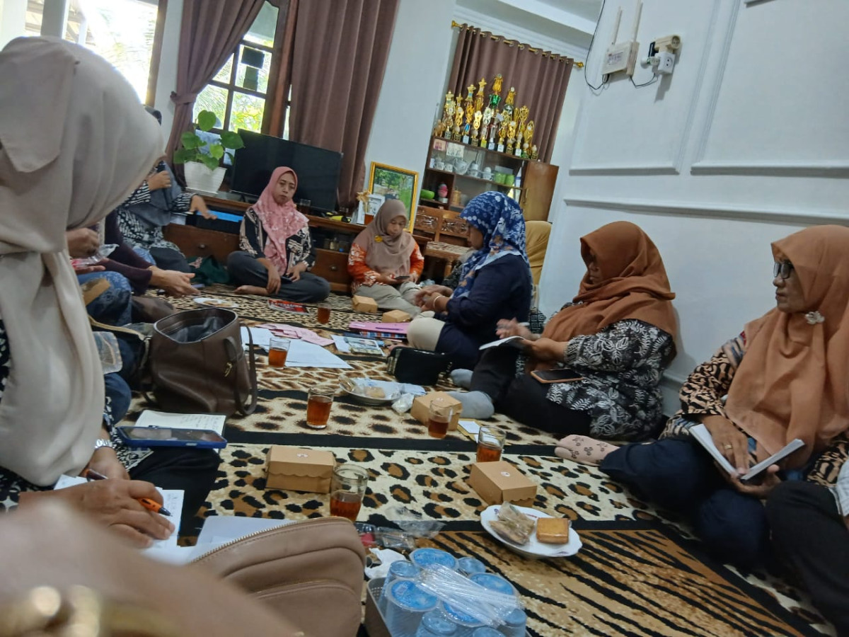 Kader cilikan menghadiri pertemuan imp kelompok 2