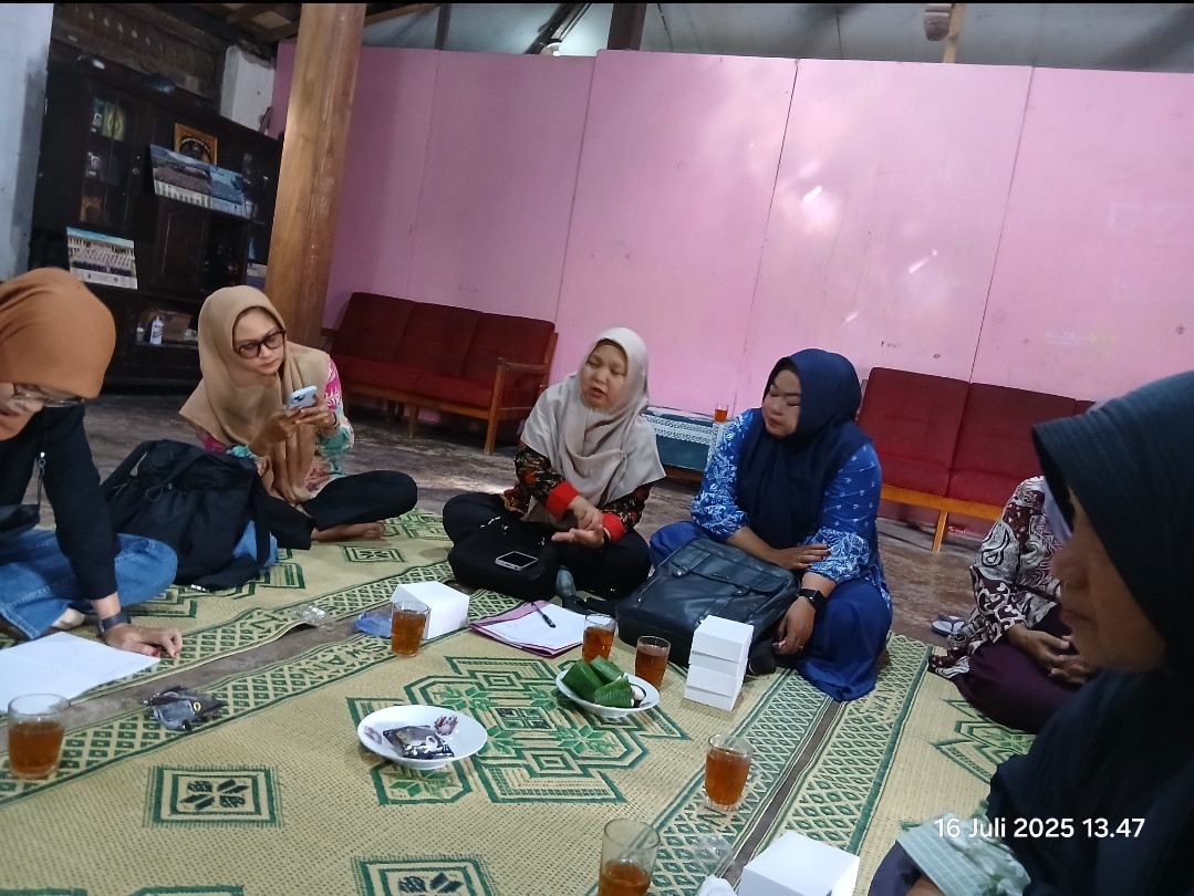 Kader cilikan mengikuti pertemuan kelompok 1