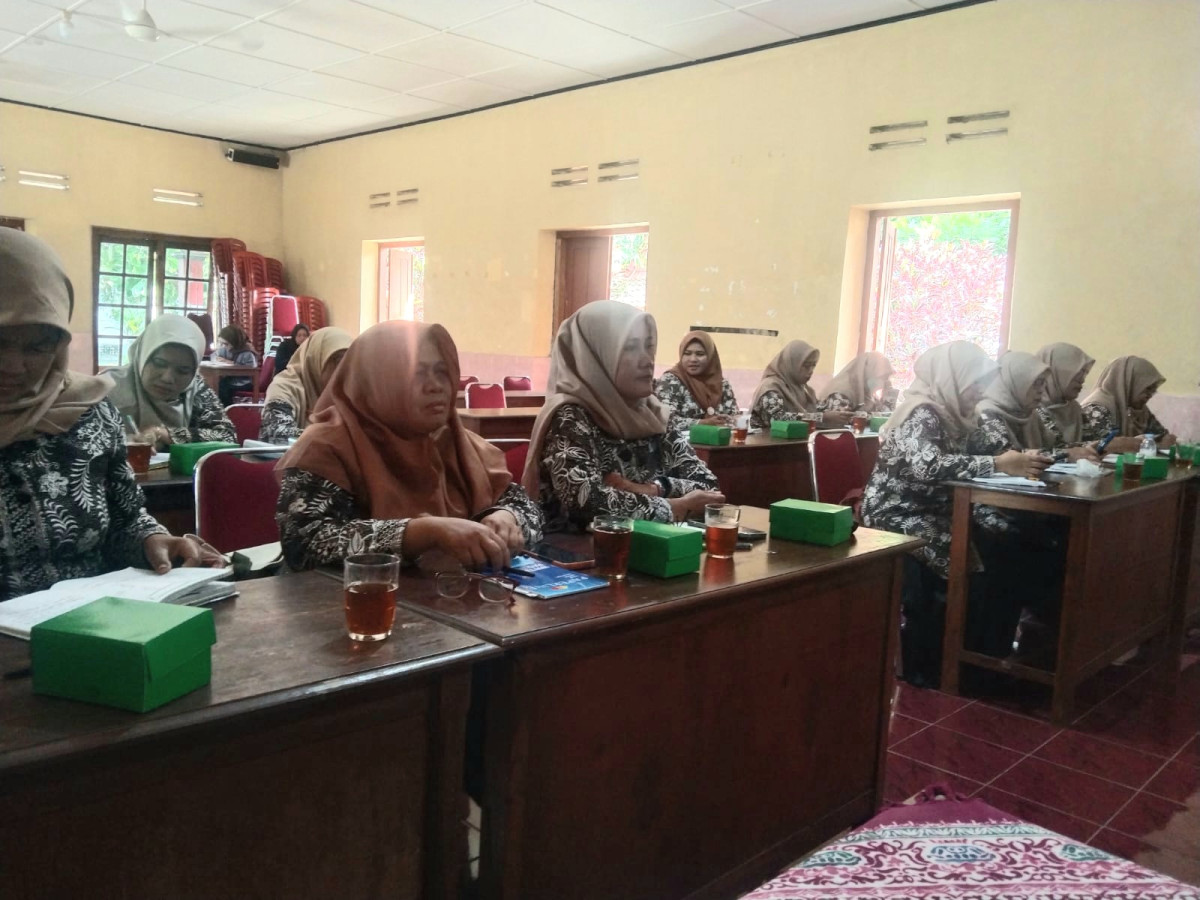 Kader sapen mengikuti PKK desa