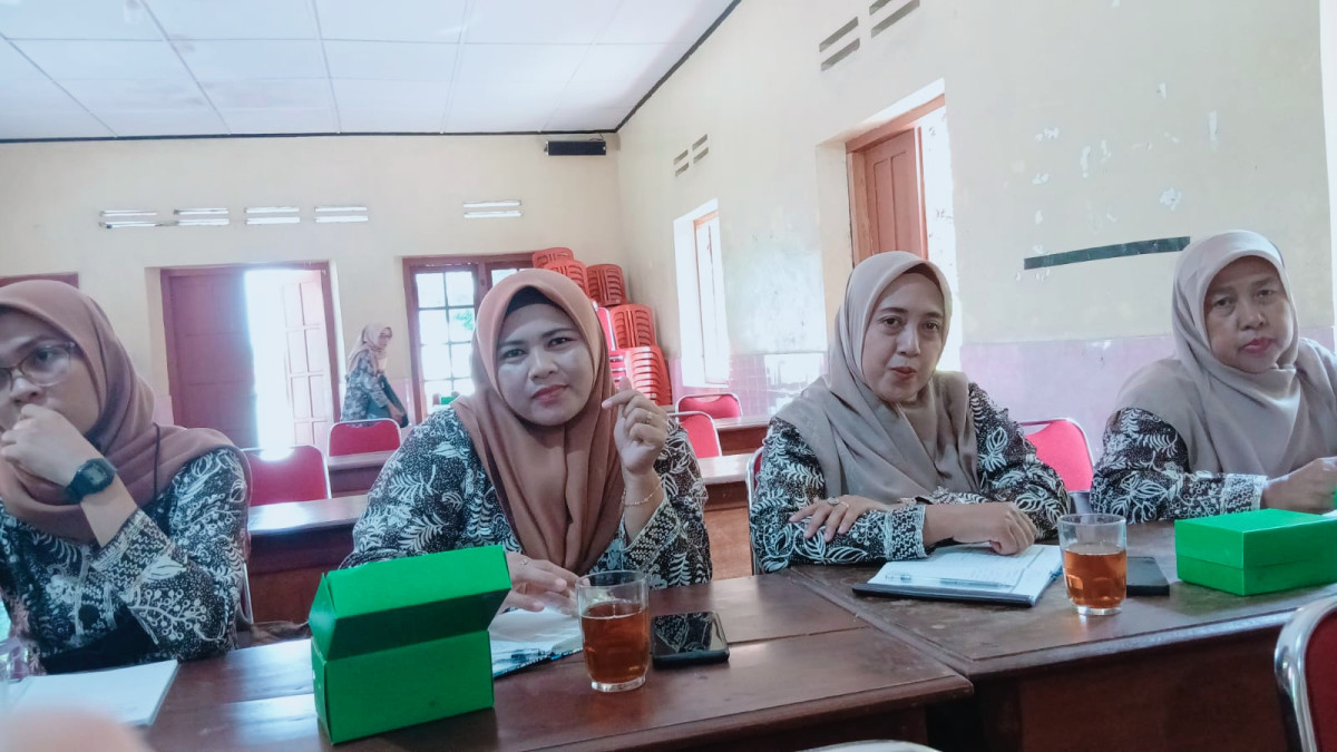 Menghadiri pertemuan pkk Desa Dari kader Ngemplak1
