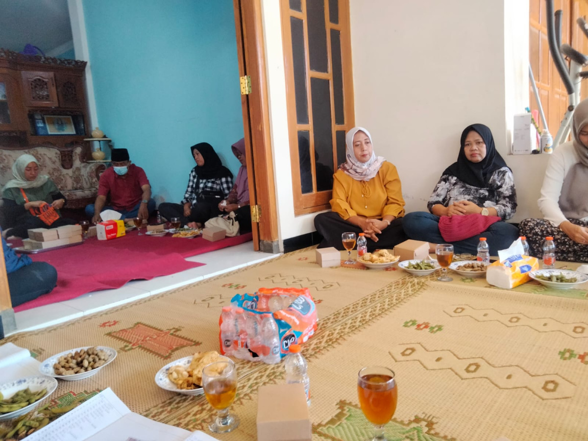 Pertemuan istri pamong kalurahan umbulmartani oleh ibu dxukuh puntuk