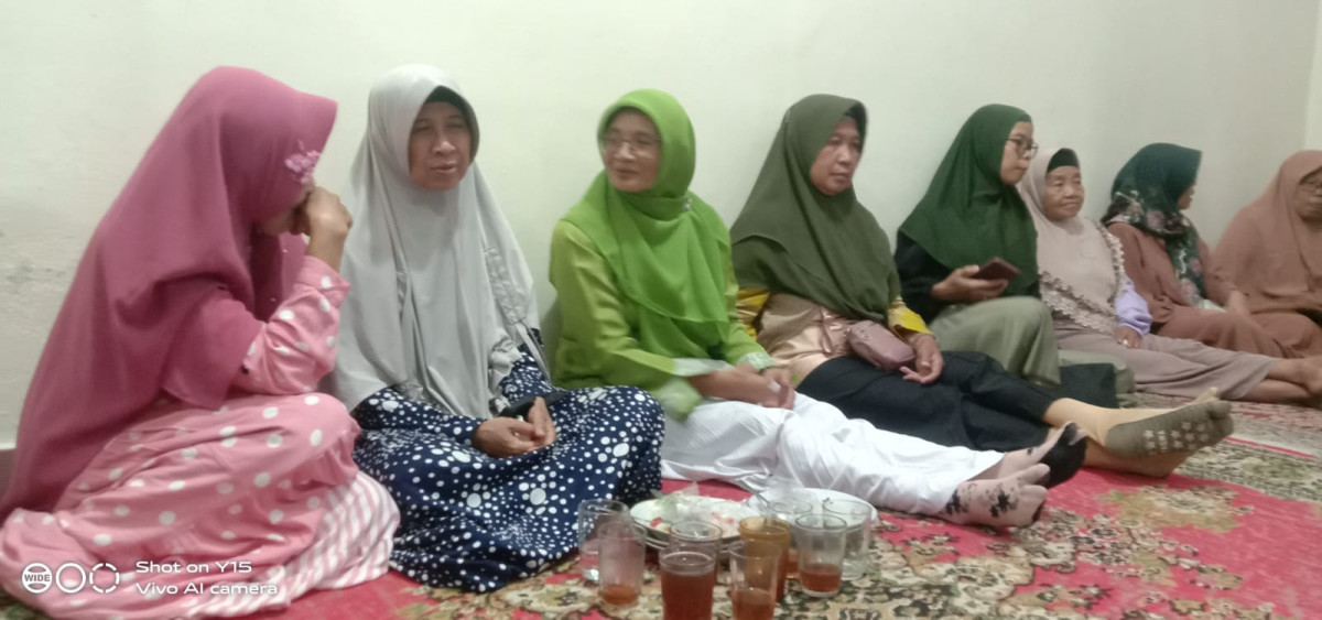 Kader menghadiri tahlil dari dusun Ngemplak1
