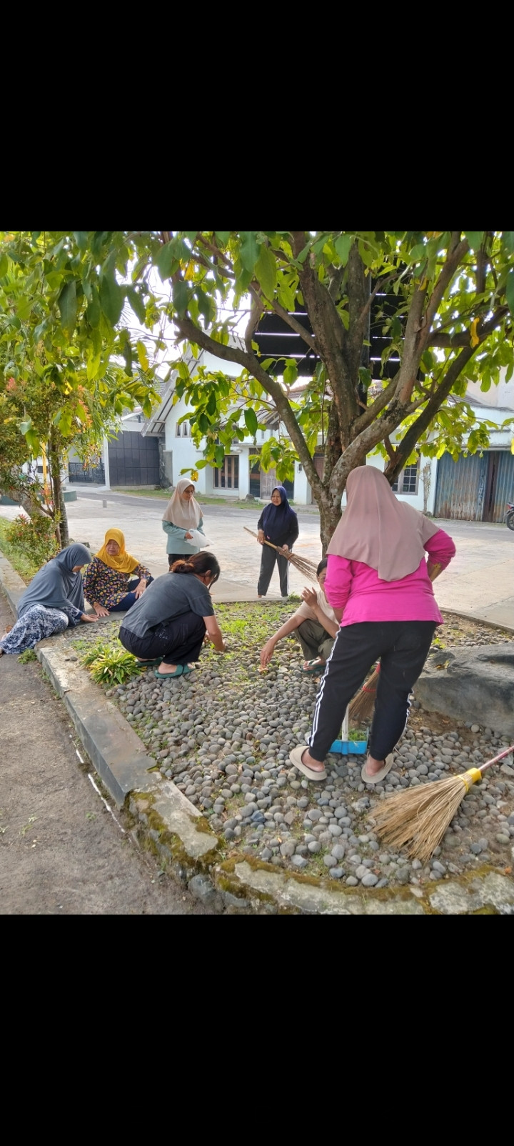 Pada cari buah jatuh