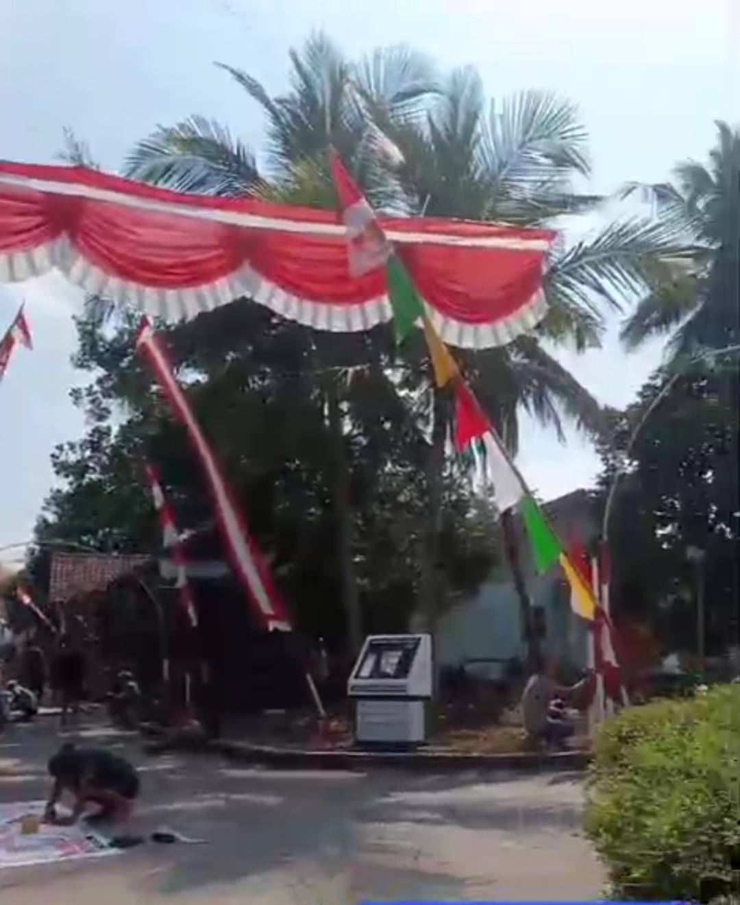 Gotong royong rt 02 dr dsn meces