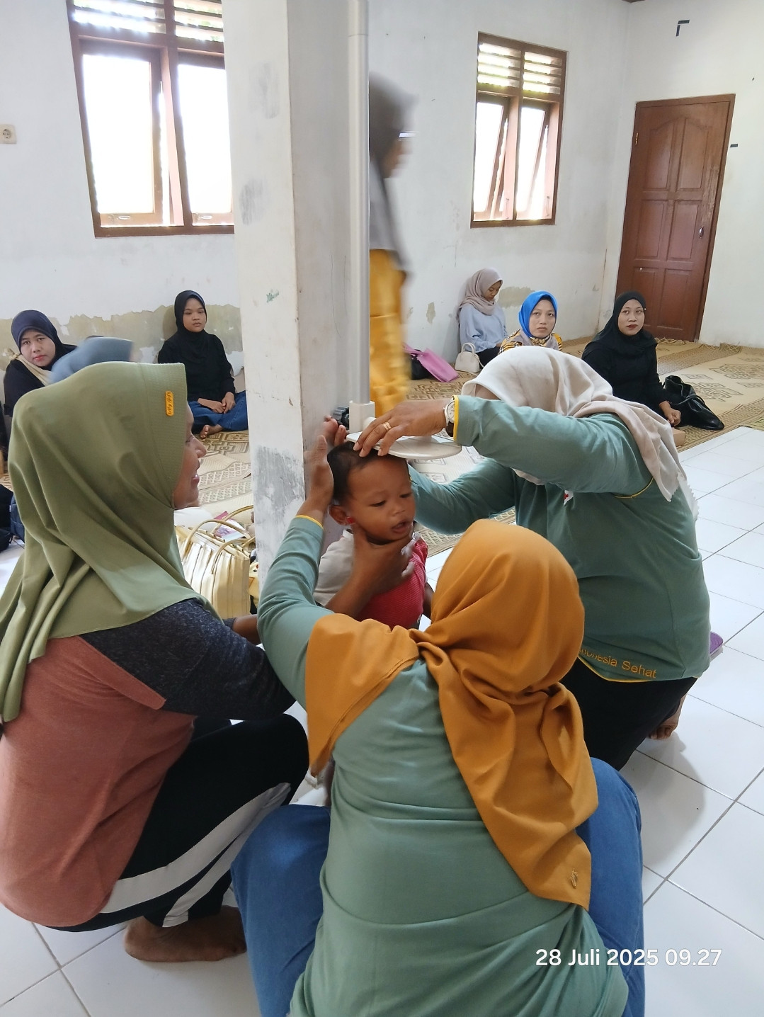 Kader cilikan melakukan monev pelaksanaan pmt lokal