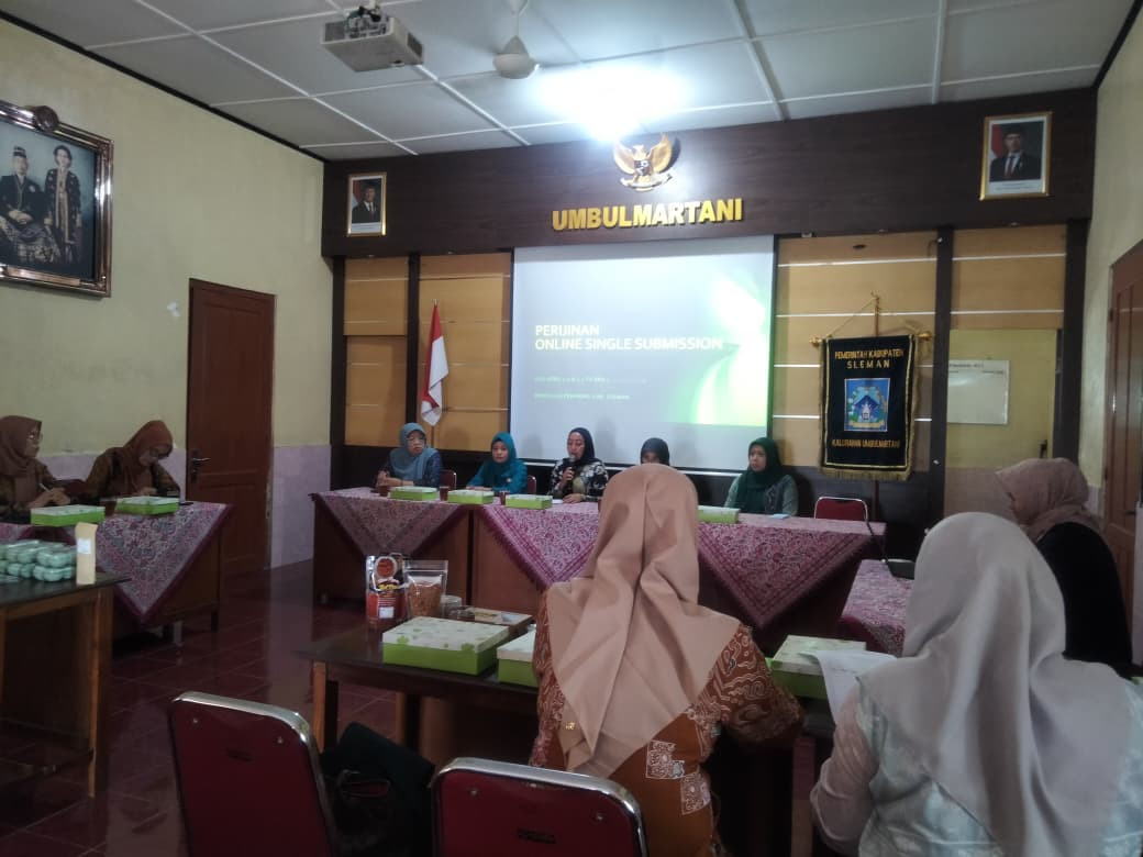 Sosialisasi koperasi , perijinan dan kemasan produk oleh kader Puntuk