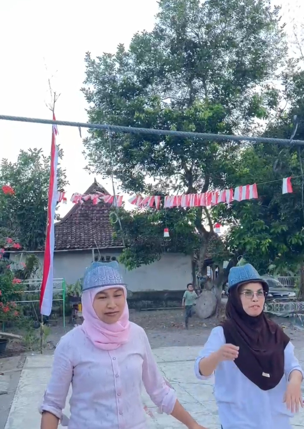 Lomba ibu ibu dalam rangka 17san dsn meces