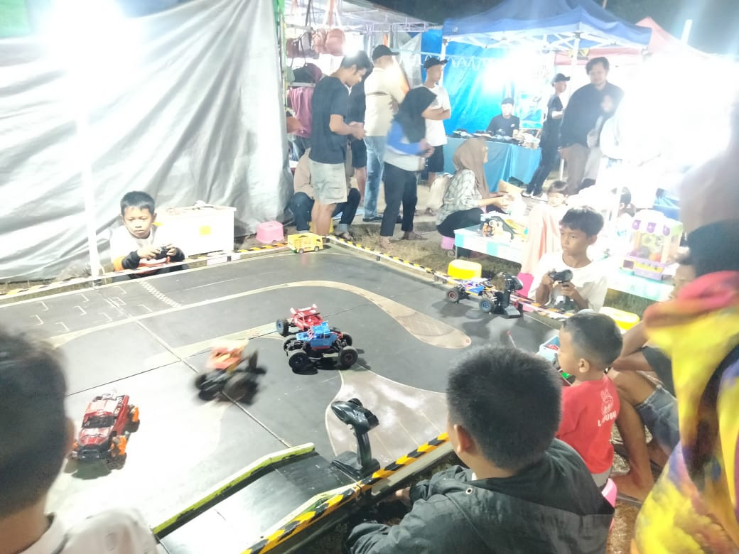 Warga Puntuk Menghadiri kegiatan saparan dipasar malam Pondok wonolelo