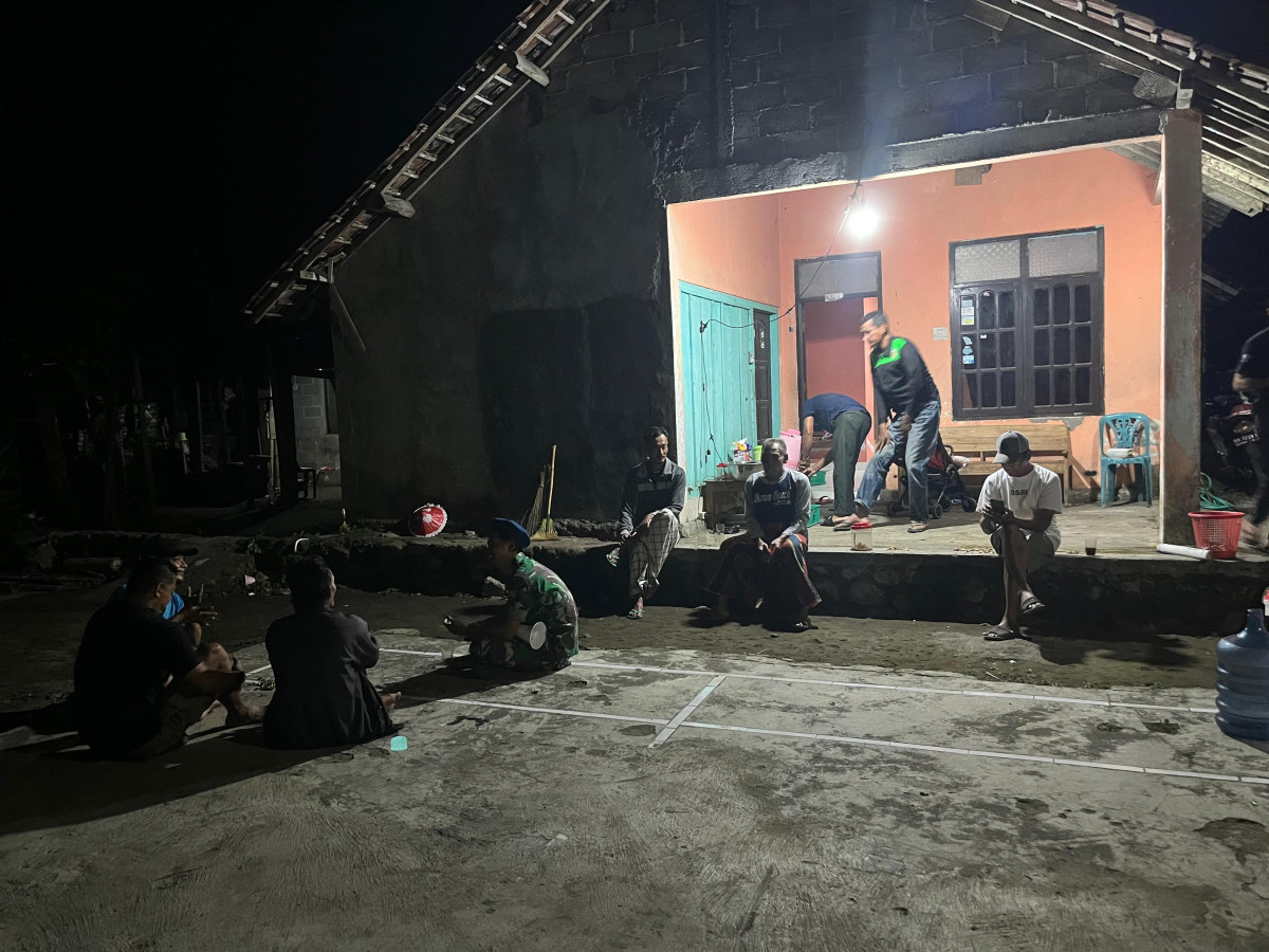 Latihan yel yel utk karnaval rt 03 dsn meced