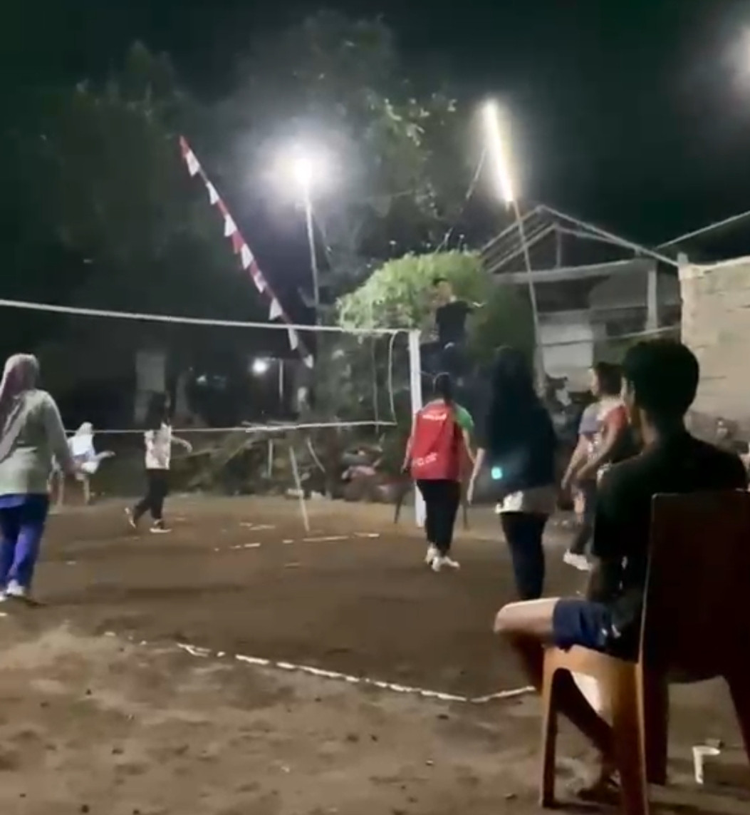 Pertandingan voli ibu2nwarga cilikan